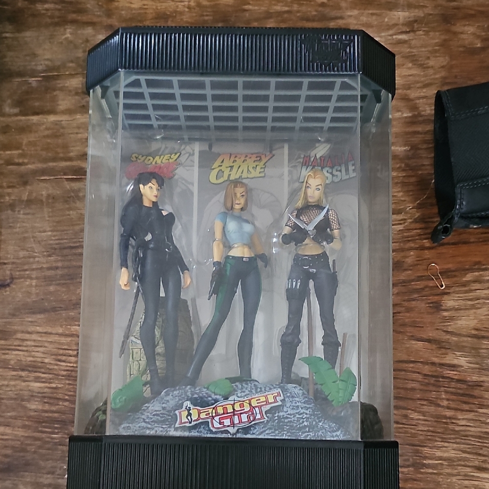 Danger Girl Action Figures Set - Black, Blue, Green